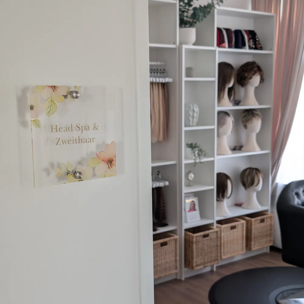 Eingang zum Head-Spa-Bereich im Salon Glücklichmachair
