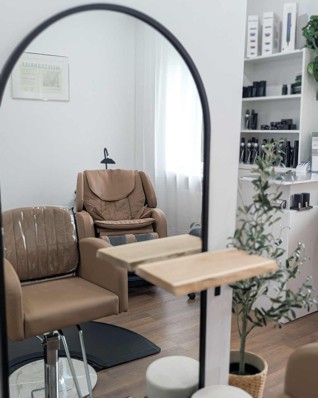 Glücklichmachair Salon – Spiegel & Massagesessel